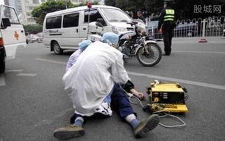 女孩横穿马路遭遇车祸，警方详细回应事故经过